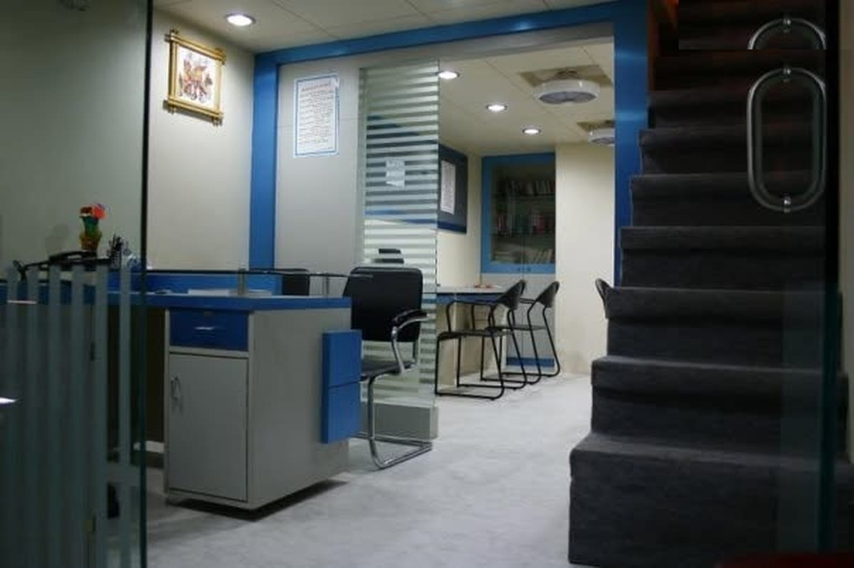 Cavalry Archer Software Satara Office Reception Desk, Staircase and Glass Partition (2006)